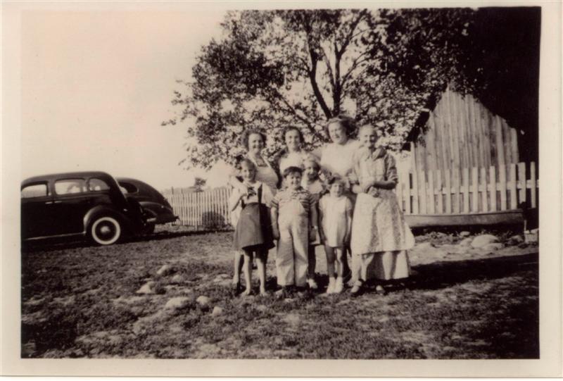 Rhoda Wilminia Joy Donnie Carol Ann peeking out unknown and Grandma